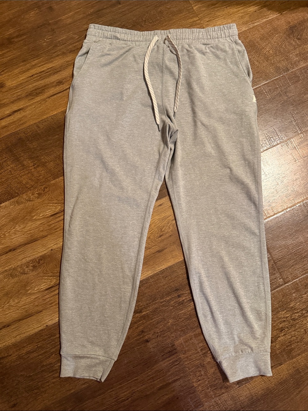 Vuori Light Gray Women’s Jogger Sweatpants